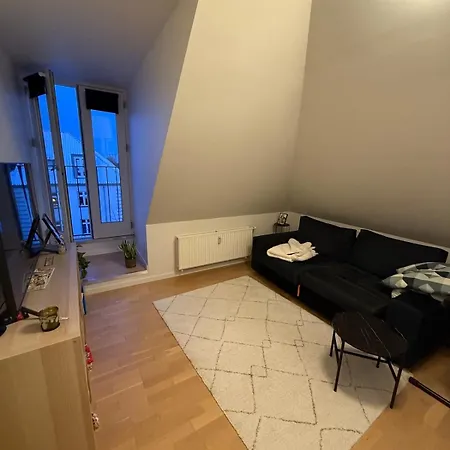 Cozy In - Quiet And Well-connected Area! Appartement
